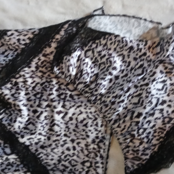 Lingerie set - Picture 3 of 4